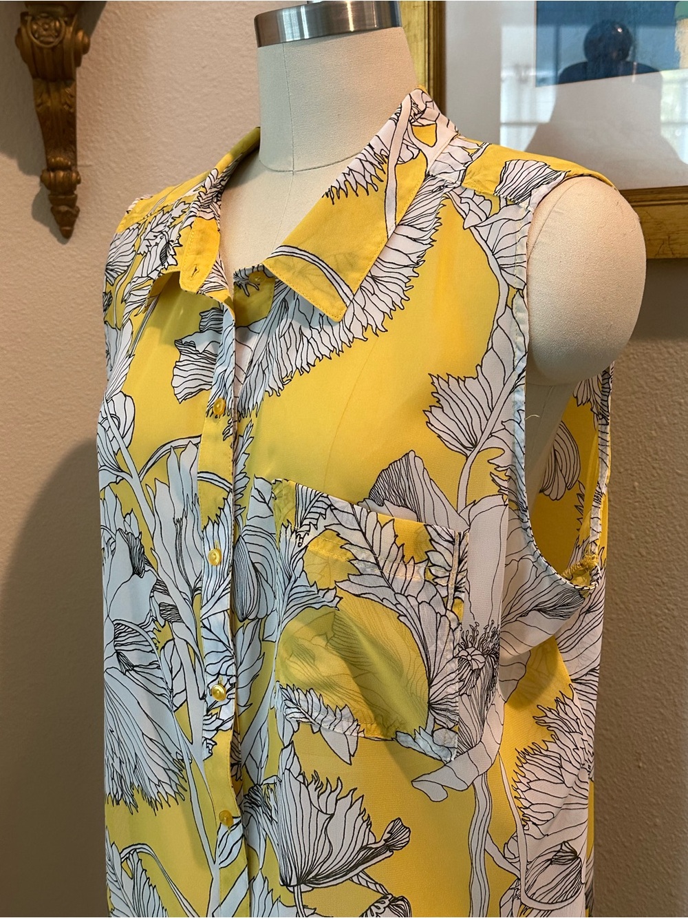 🧡 Liz Claiborne Yellow Floral Sleeveless Button-Up Blouse 🧡